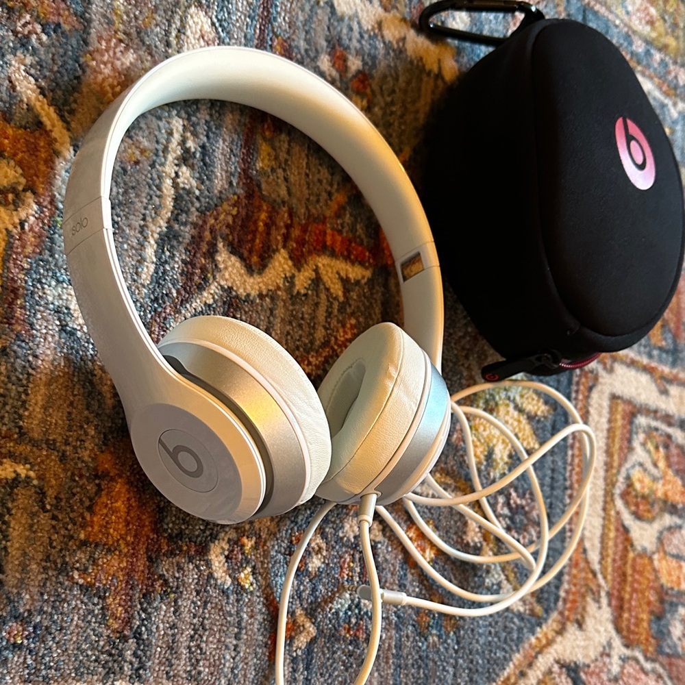Beats Over-Ear Headphones with chord in White